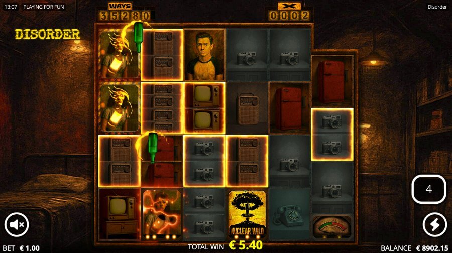 Free spins med funksjoner på spilleautomaten Disorder